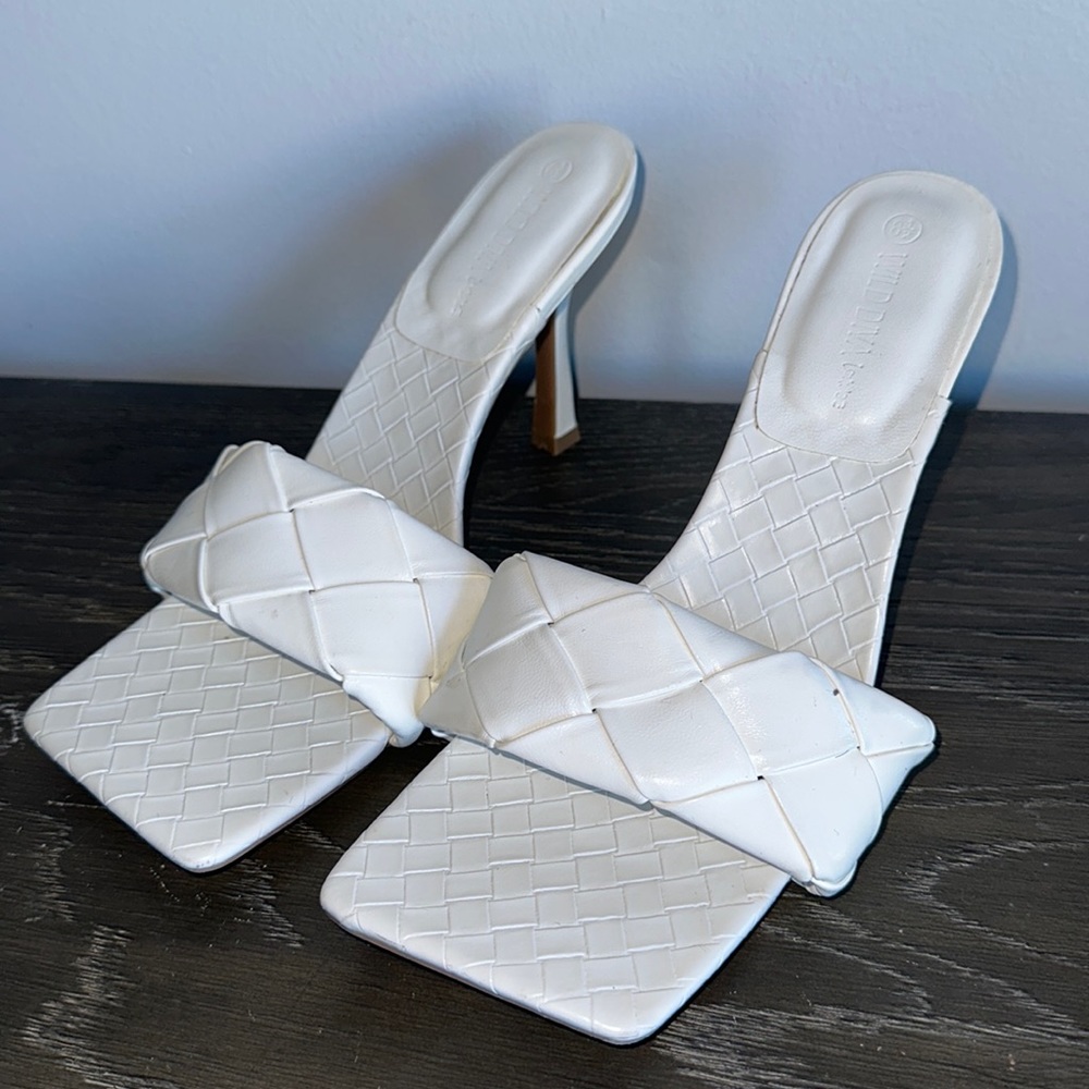 Forever 21 Heeled Mules White Size 8.5